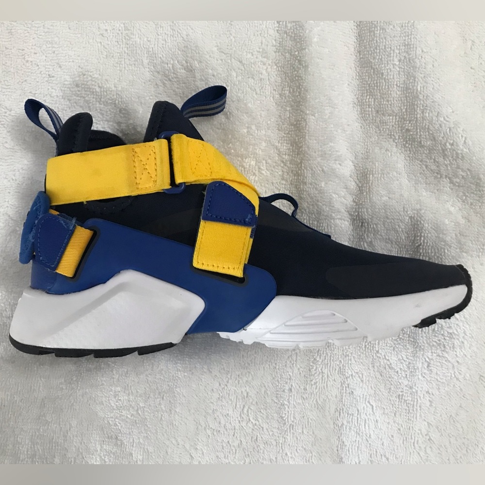 New, w/o box and tags, Nike Air Hirarache City Youth 4 Blue/Yellow.